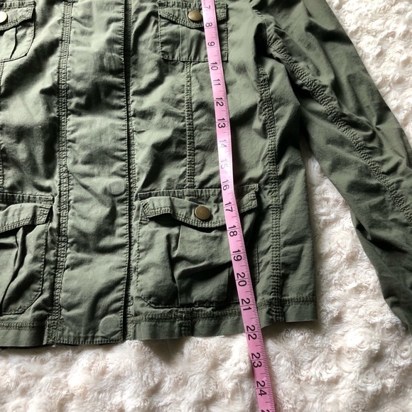 •Lightweight Jacket• - Picture 5 of 8